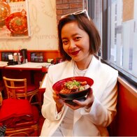 Khách Việt ăn đủ món ngon Nhật Bản mùa hoa anh đào