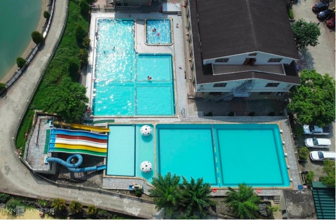 Bé trai 14 tuổi tử vong trong bể bơi khu sinh thái